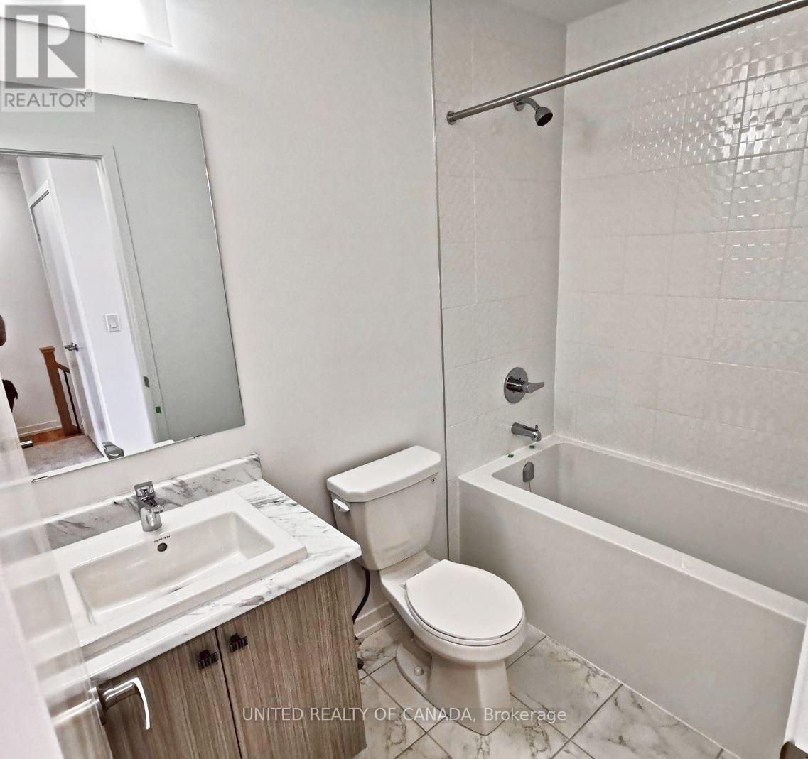 167 Harding Park Street, Newmarket, Ontario  L3Y 0E3 - Photo 7 - N12957774