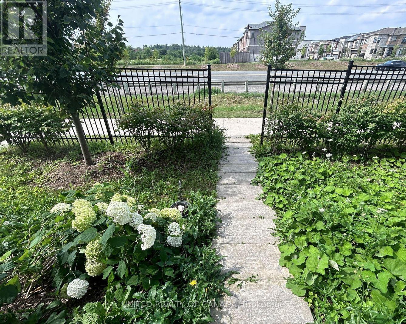 167 Harding Park Street, Newmarket, Ontario  L3Y 0E3 - Photo 8 - N12957774