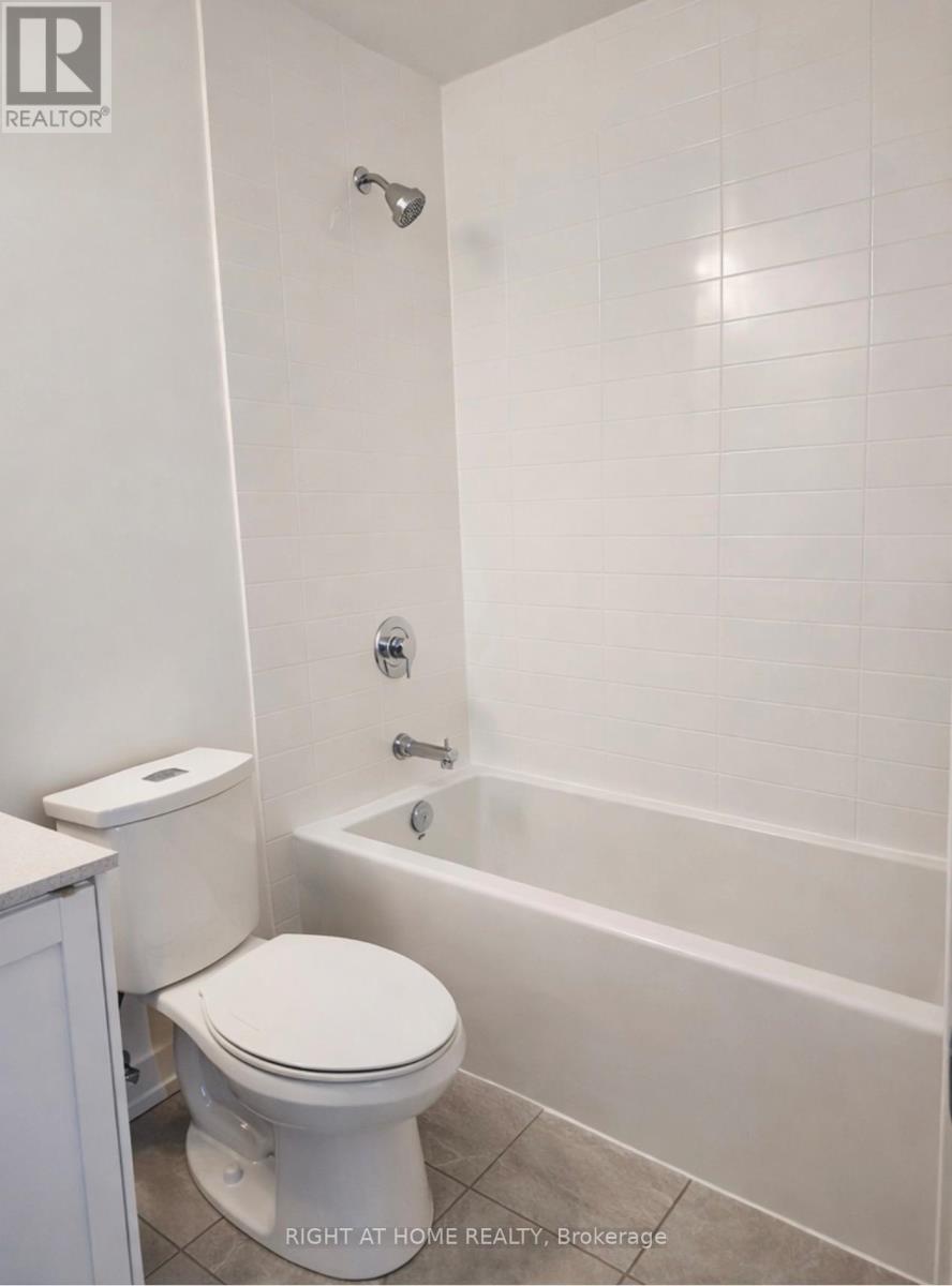 222 - 55 Duke Street W, Kitchener, Ontario  N2H 0B7 - Photo 4 - X12957770