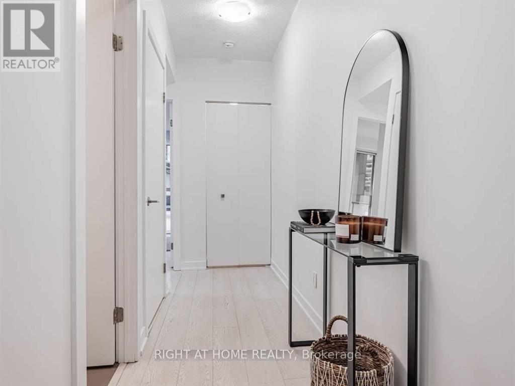 305 - 20 Bruyeres Mews, Toronto, Ontario M5V 0G8 - Photo 4 - C12842114