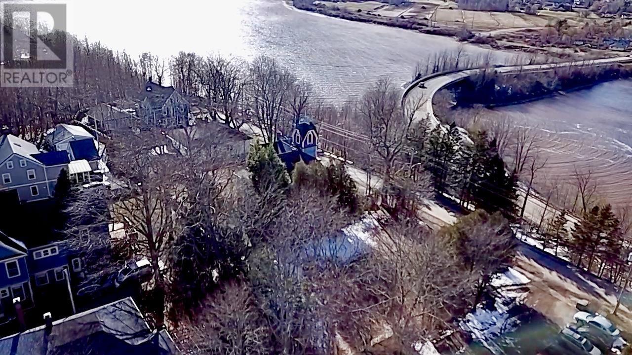 377 Avon Street, Windsor, Nova Scotia  B0N 2T0 - Photo 9 - 202605796