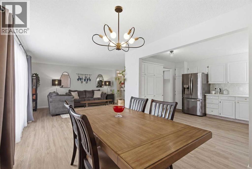 7 Woodmont Rise SW, Calgary, Alberta  T2W 4L4 - Photo 10 - A2298701