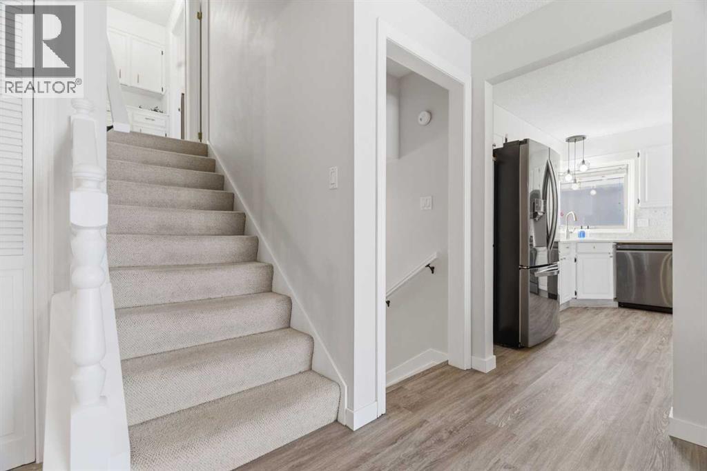 7 Woodmont Rise SW, Calgary, Alberta  T2W 4L4 - Photo 15 - A2298701