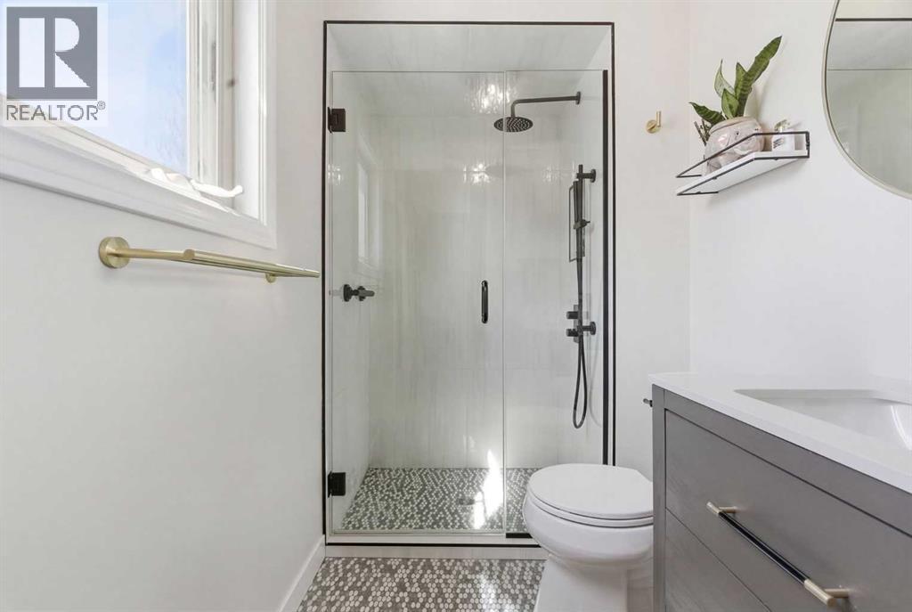 7 Woodmont Rise SW, Calgary, Alberta  T2W 4L4 - Photo 19 - A2298701