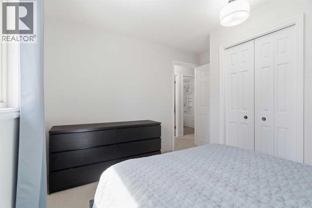 7 Woodmont Rise SW, Calgary, Alberta  T2W 4L4 - Photo 22 - A2298701