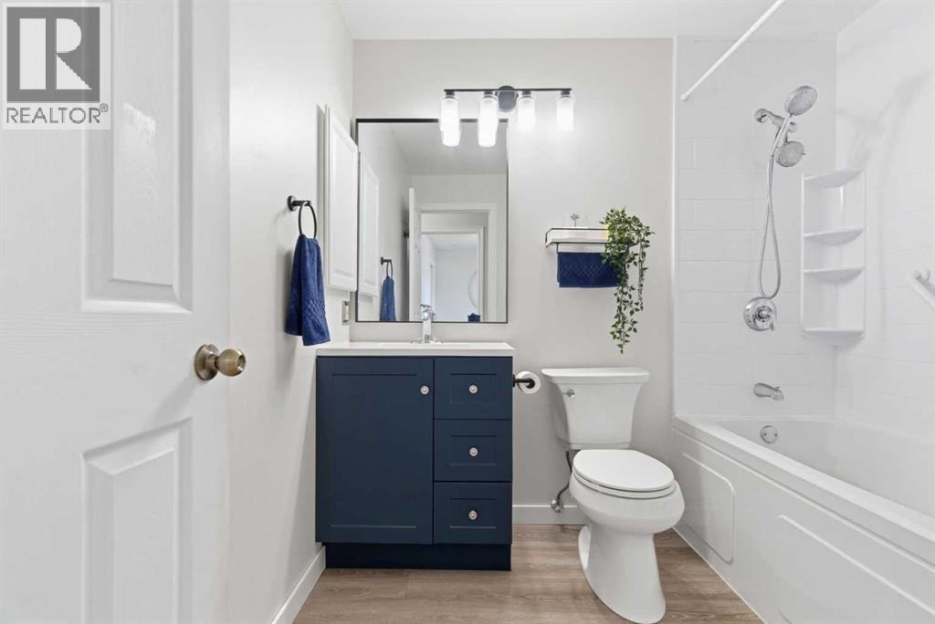 7 Woodmont Rise SW, Calgary, Alberta  T2W 4L4 - Photo 25 - A2298701