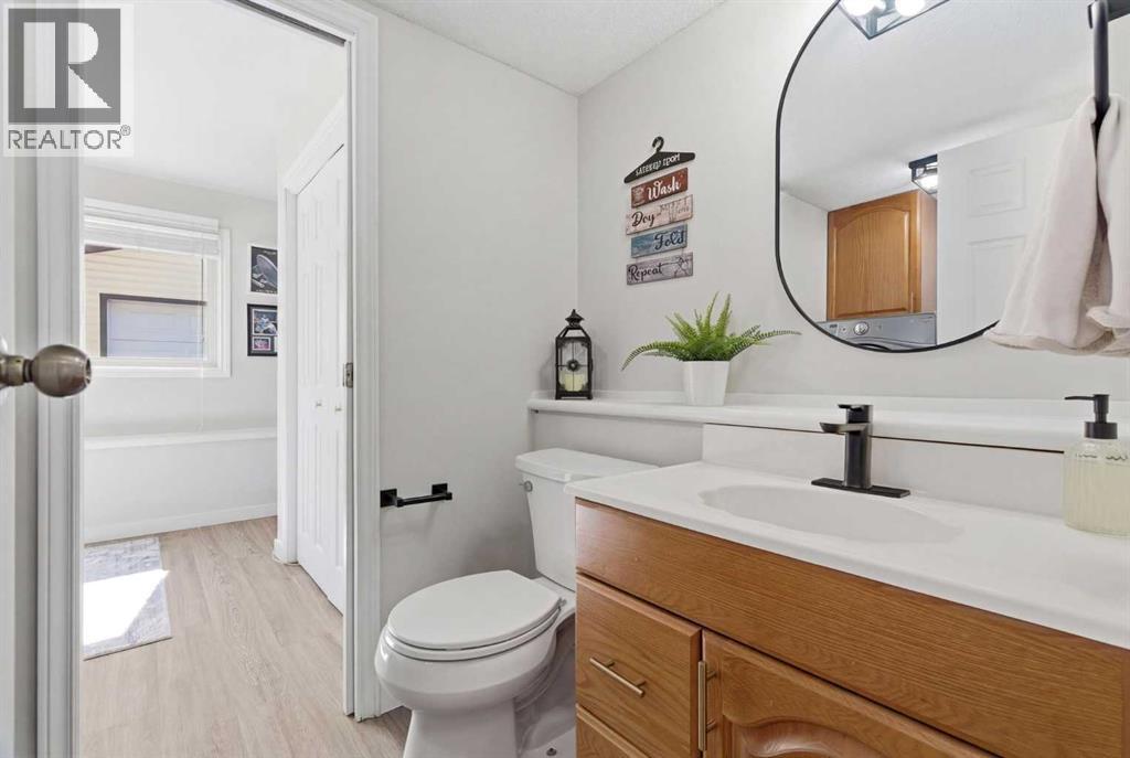 7 Woodmont Rise SW, Calgary, Alberta  T2W 4L4 - Photo 31 - A2298701