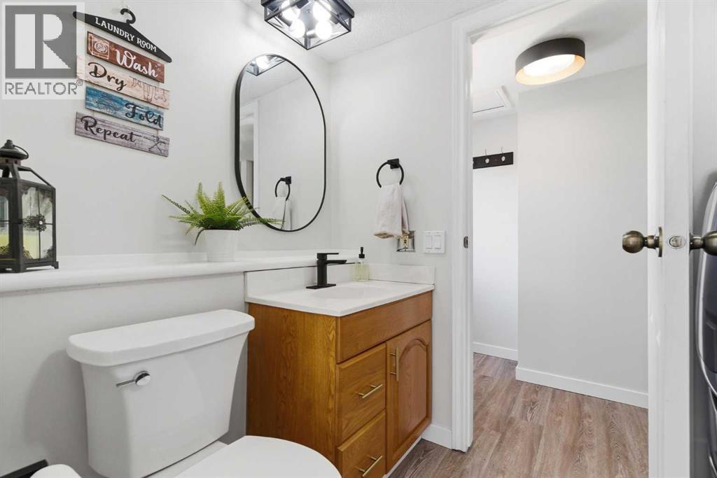 7 Woodmont Rise SW, Calgary, Alberta  T2W 4L4 - Photo 33 - A2298701