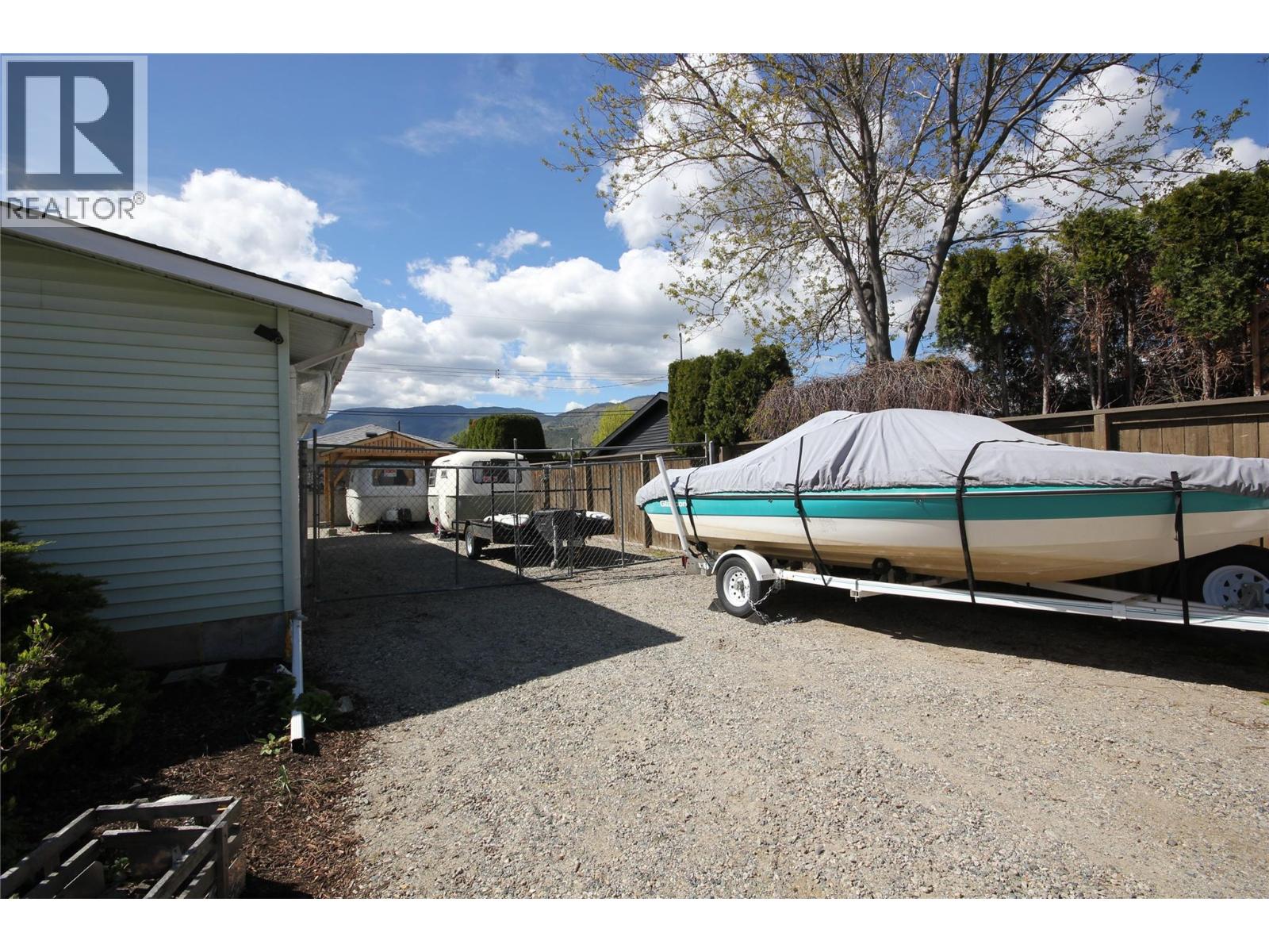 402 CONKLIN Avenue, Penticton, British Columbia