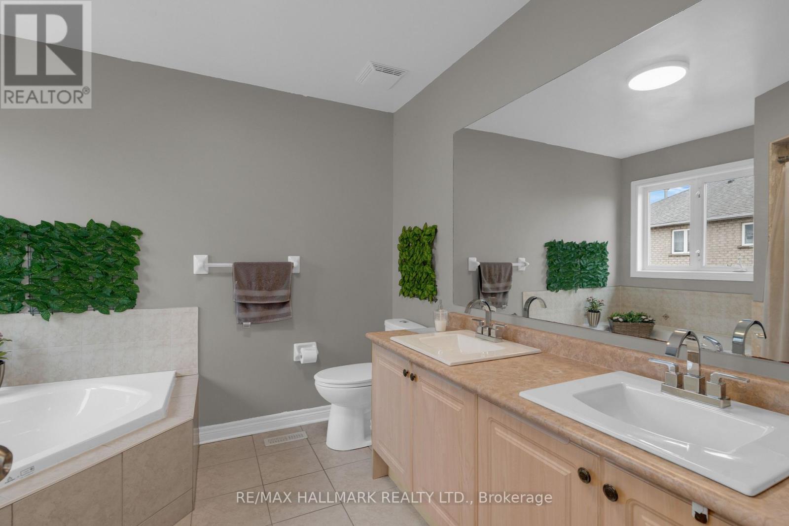 78 Sunridge Street, Richmond Hill, Ontario  L4E 3Z4 - Photo 22 - N12957818