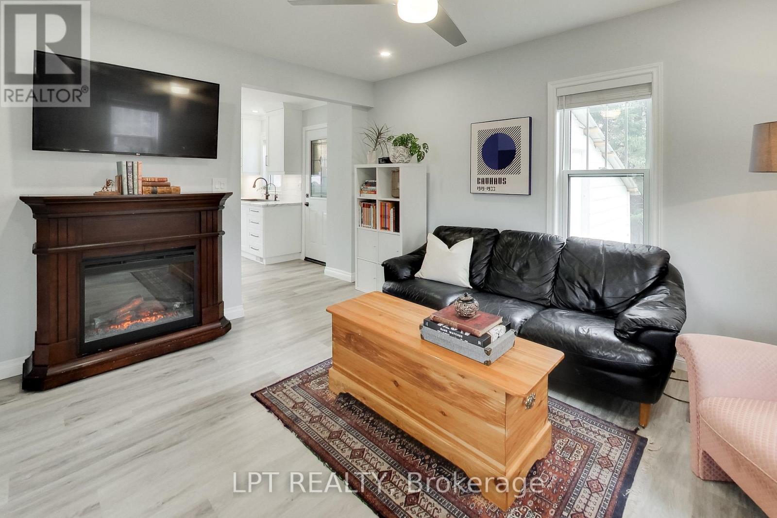 33 Ridge Road W, Oro-Medonte, Ontario  L0L 2E0 - Photo 10 - S12957792