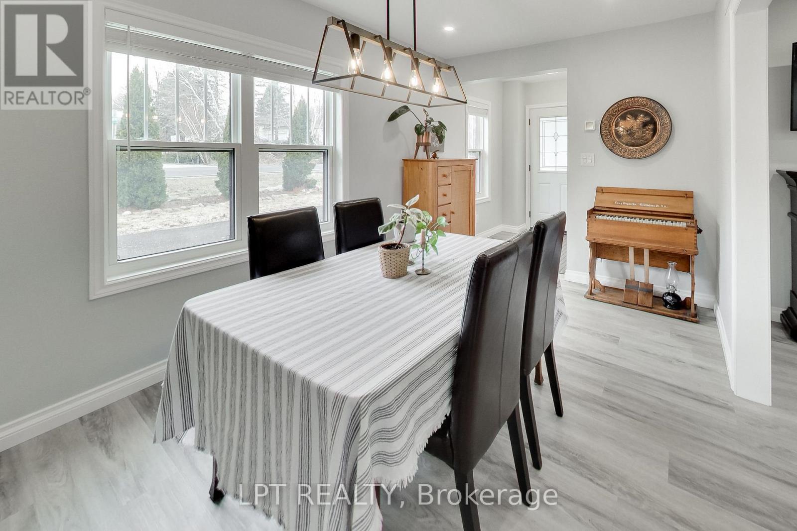 33 Ridge Road W, Oro-Medonte, Ontario  L0L 2E0 - Photo 12 - S12957792