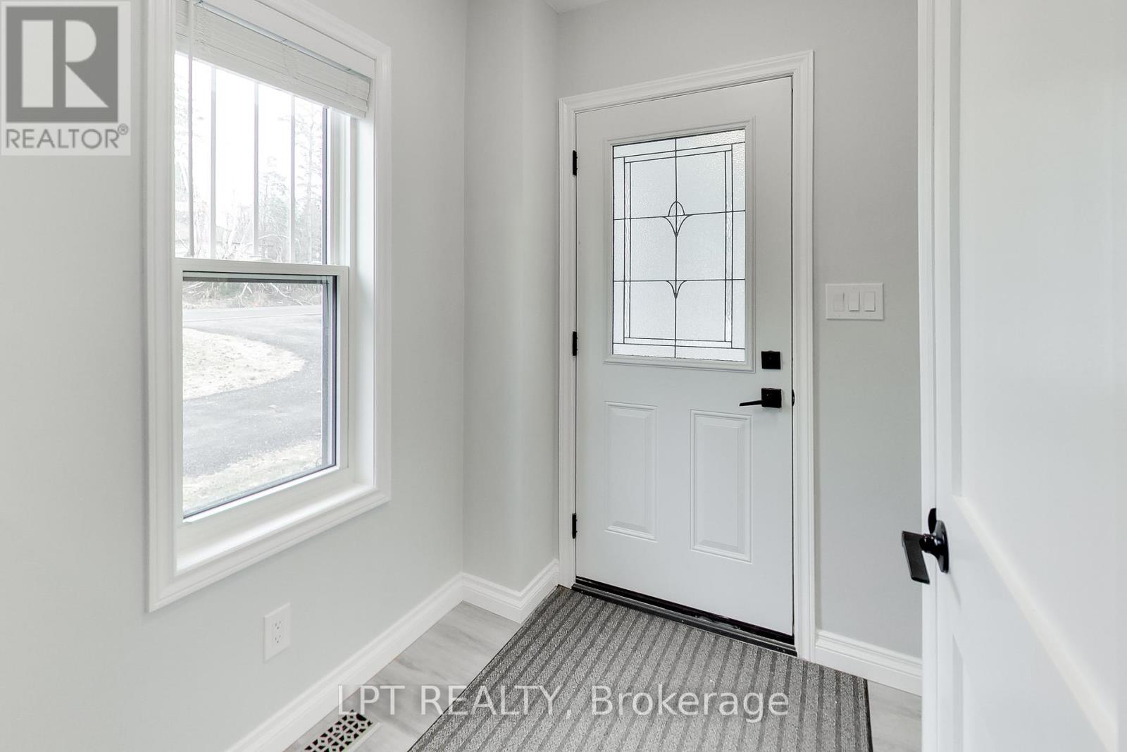 33 Ridge Road W, Oro-Medonte, Ontario  L0L 2E0 - Photo 2 - S12957792