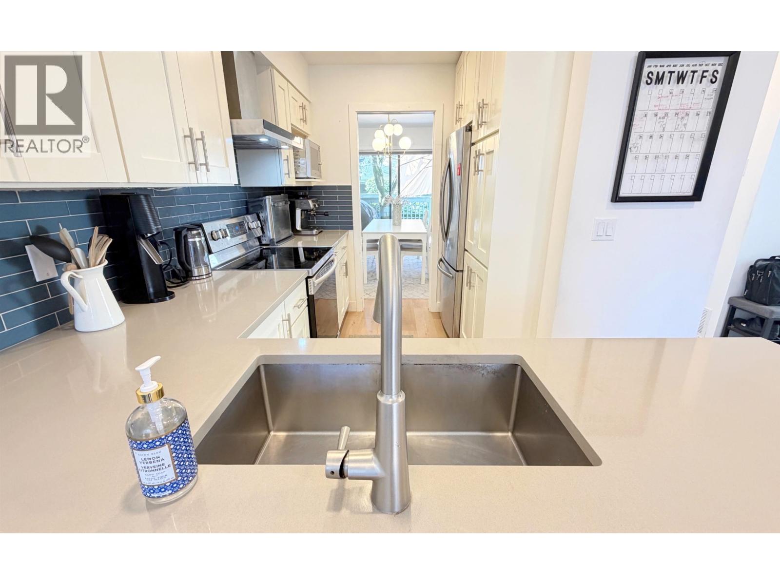 10 2118 Eastern Avenue, North Vancouver, British Columbia  V7L 3G3 - Photo 2 - R3105771