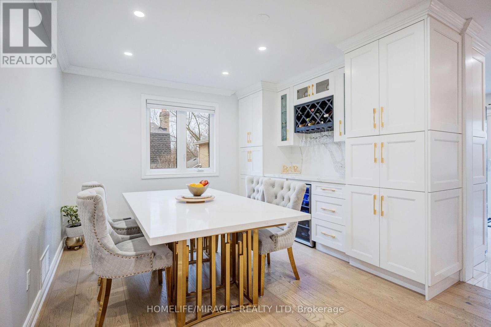 204 Sheraton Court, Oakville, Ontario  L6L 5N3 - Photo 11 - W12957796