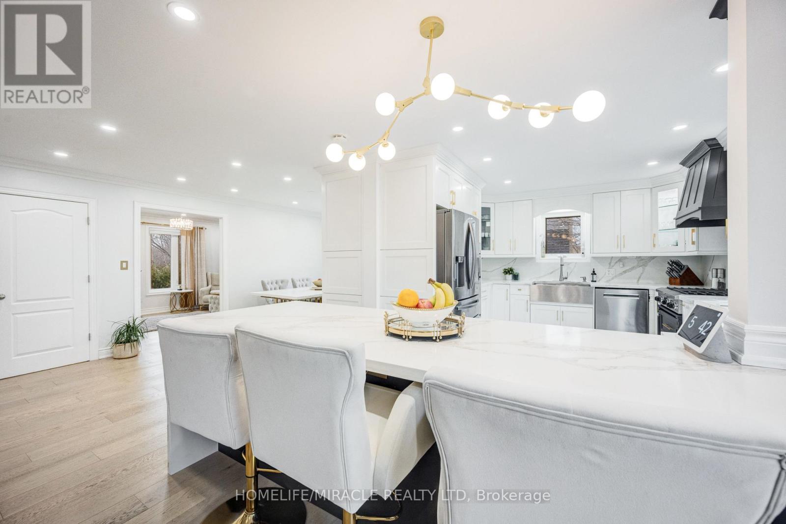 204 Sheraton Court, Oakville, Ontario  L6L 5N3 - Photo 13 - W12957796