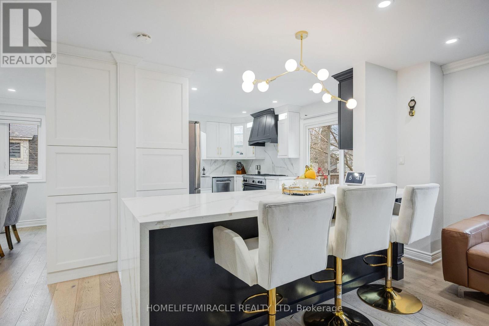 204 Sheraton Court, Oakville, Ontario  L6L 5N3 - Photo 18 - W12957796