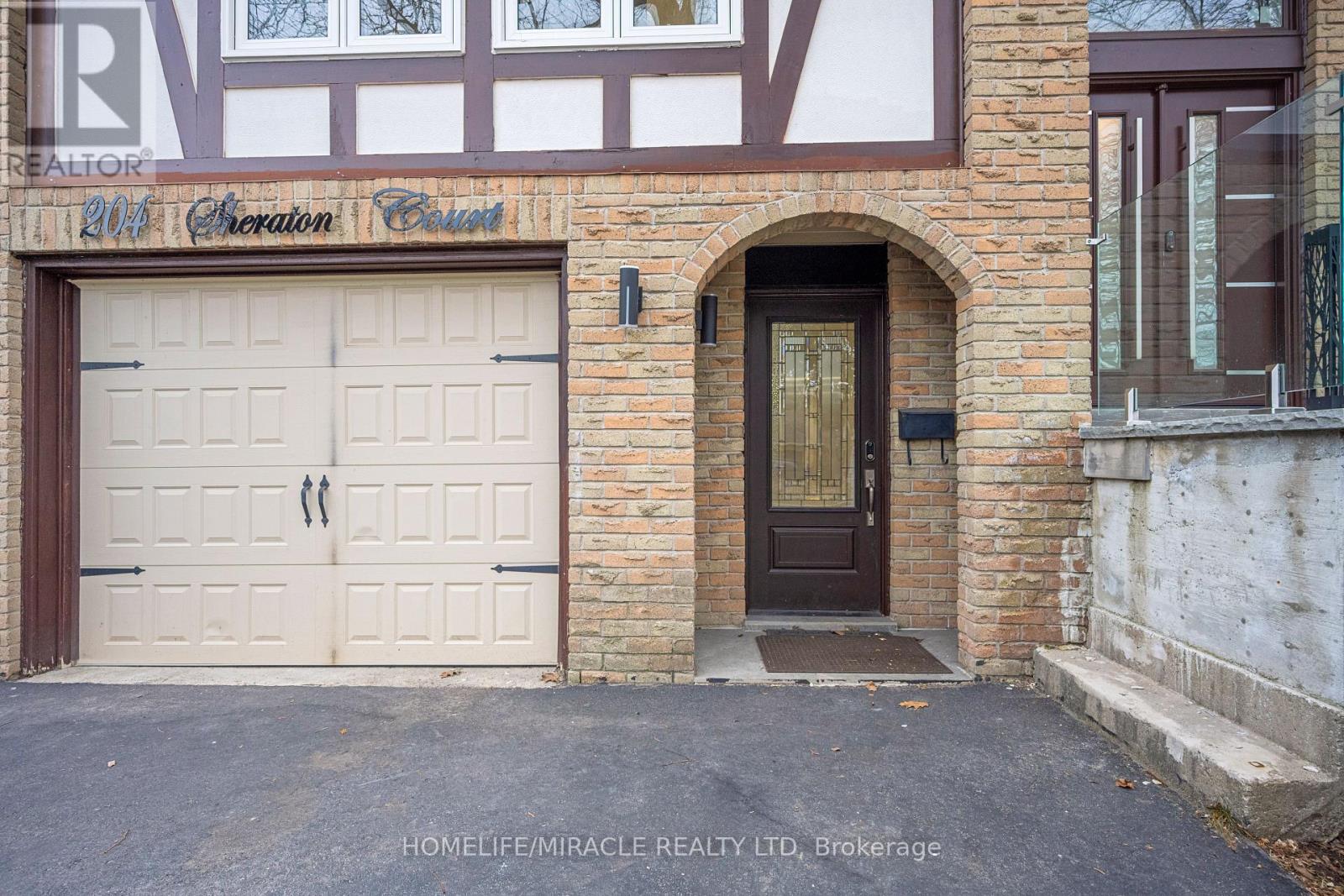 204 Sheraton Court, Oakville, Ontario  L6L 5N3 - Photo 3 - W12957796