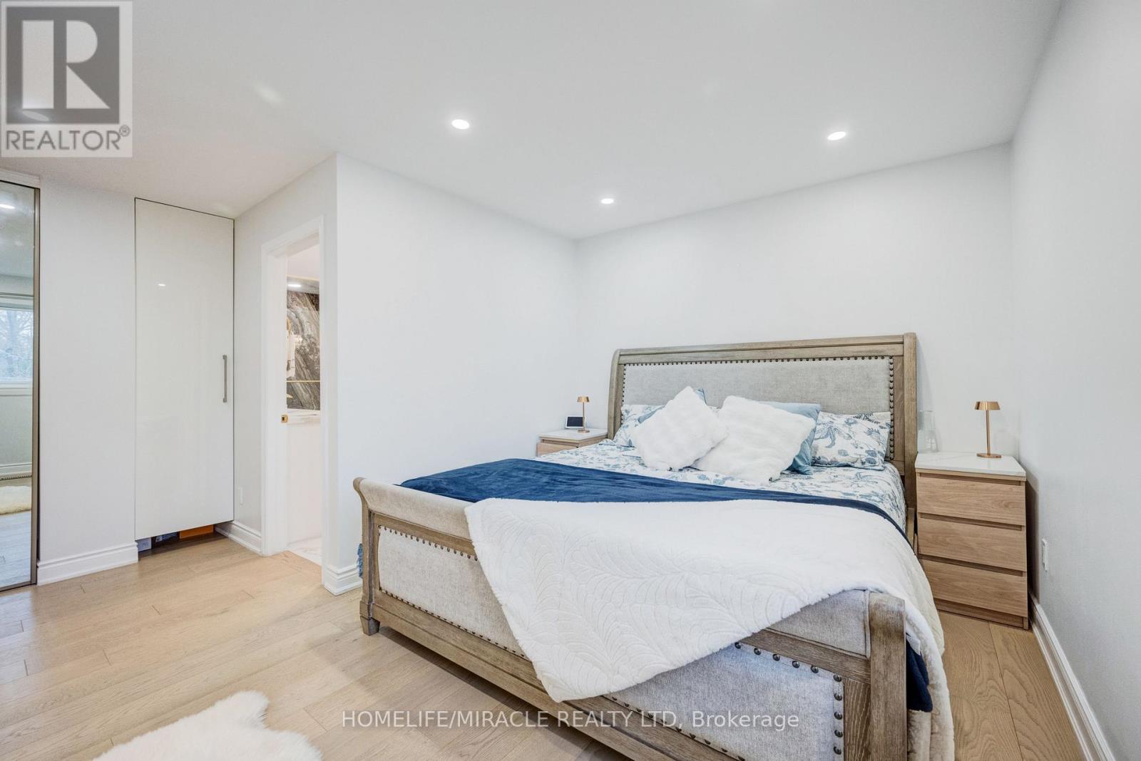 204 Sheraton Court, Oakville, Ontario  L6L 5N3 - Photo 35 - W12957796