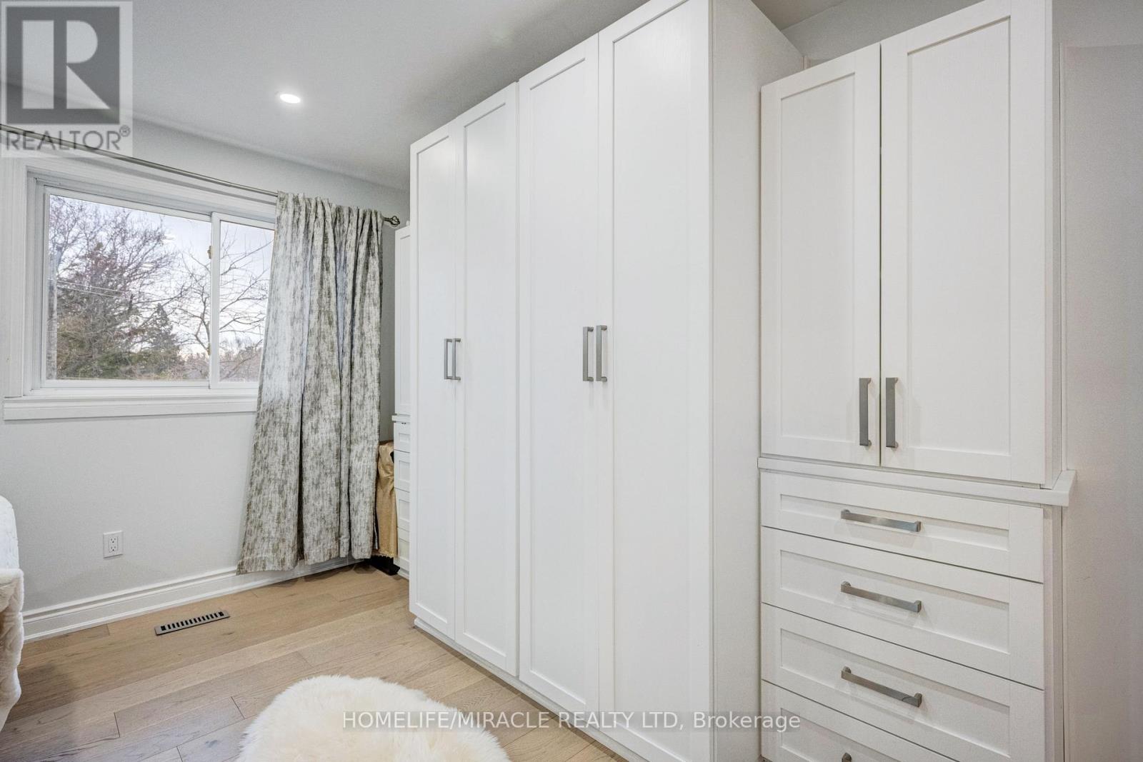 204 Sheraton Court, Oakville, Ontario  L6L 5N3 - Photo 36 - W12957796