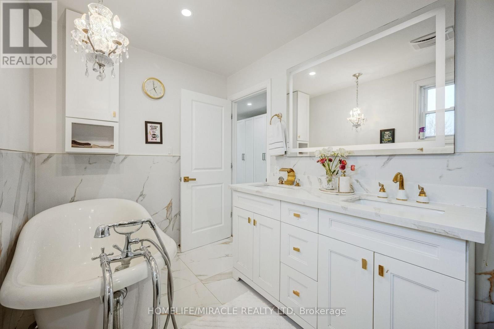 204 Sheraton Court, Oakville, Ontario  L6L 5N3 - Photo 37 - W12957796