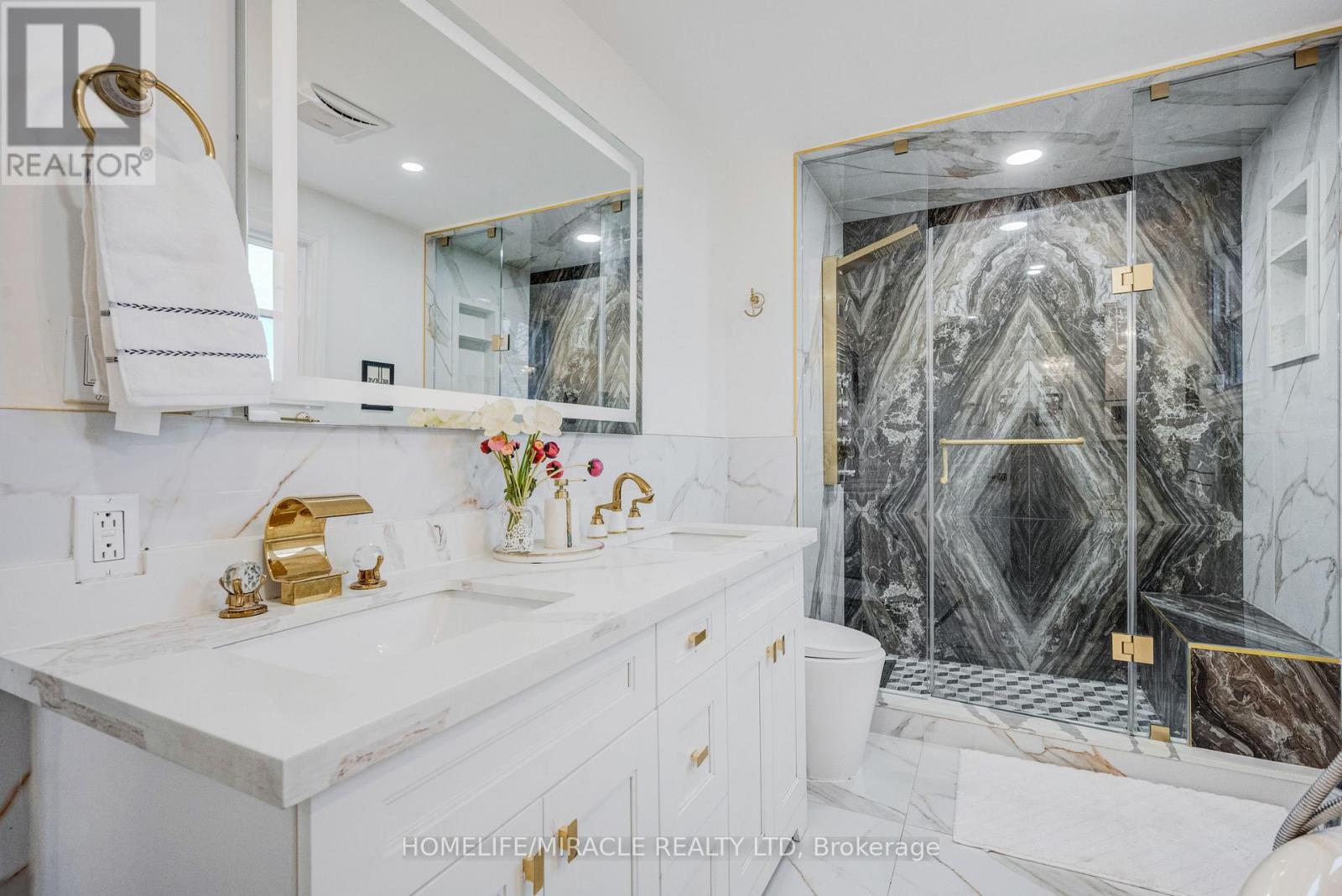 204 Sheraton Court, Oakville, Ontario  L6L 5N3 - Photo 38 - W12957796