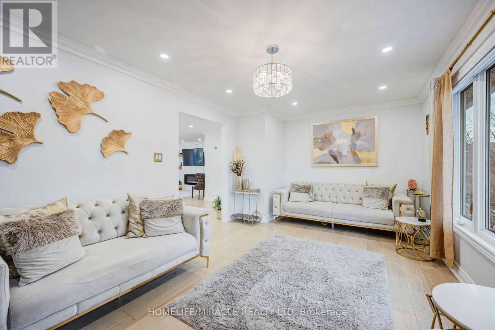 204 Sheraton Court, Oakville, Ontario  L6L 5N3 - Photo 9 - W12957796