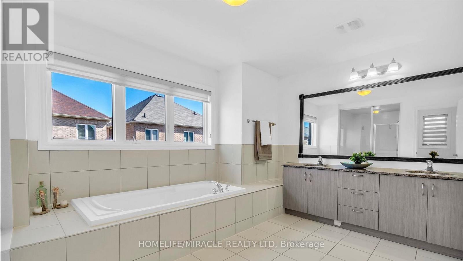 14 Canary Close, Brampton, Ontario  L6X 3A9 - Photo 11 - W12957822