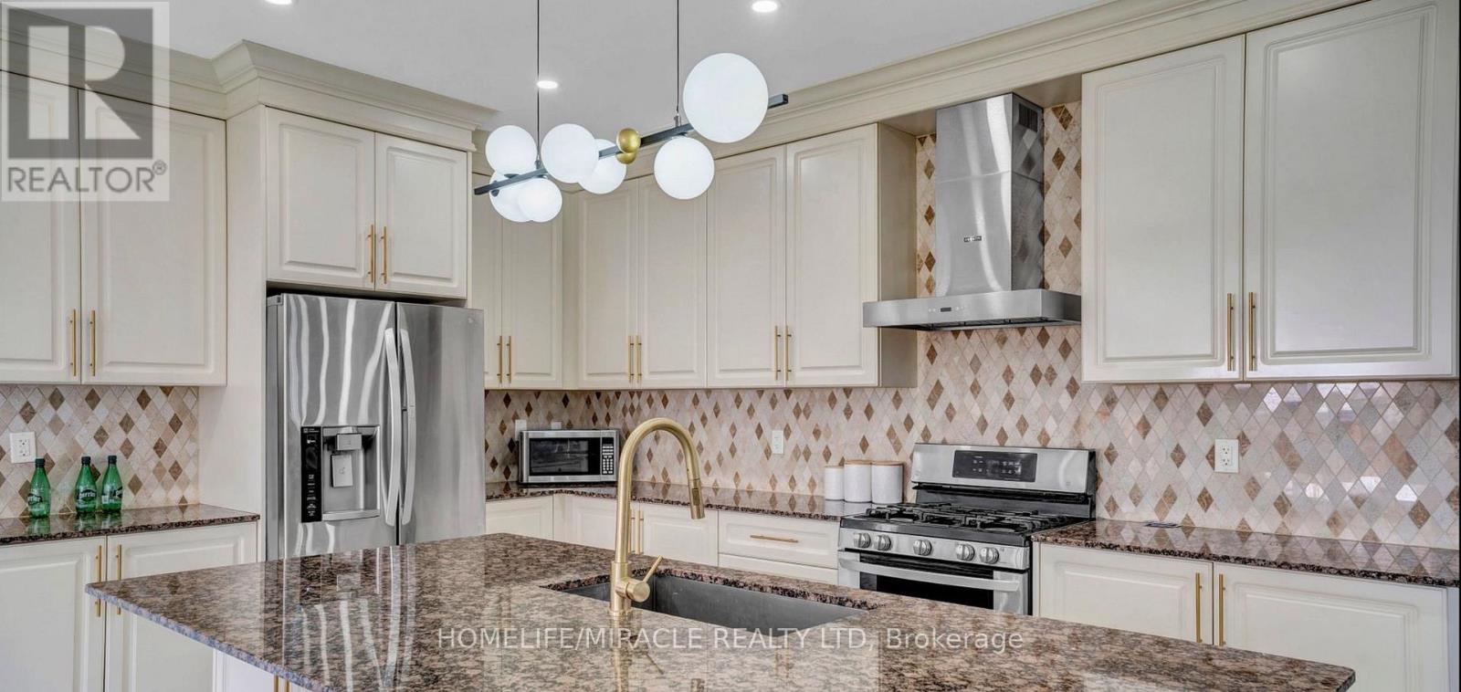 14 Canary Close, Brampton, Ontario  L6X 3A9 - Photo 4 - W12957822