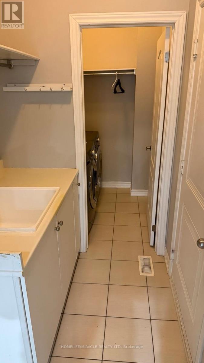 14 Canary Close, Brampton, Ontario  L6X 3A9 - Photo 6 - W12957822