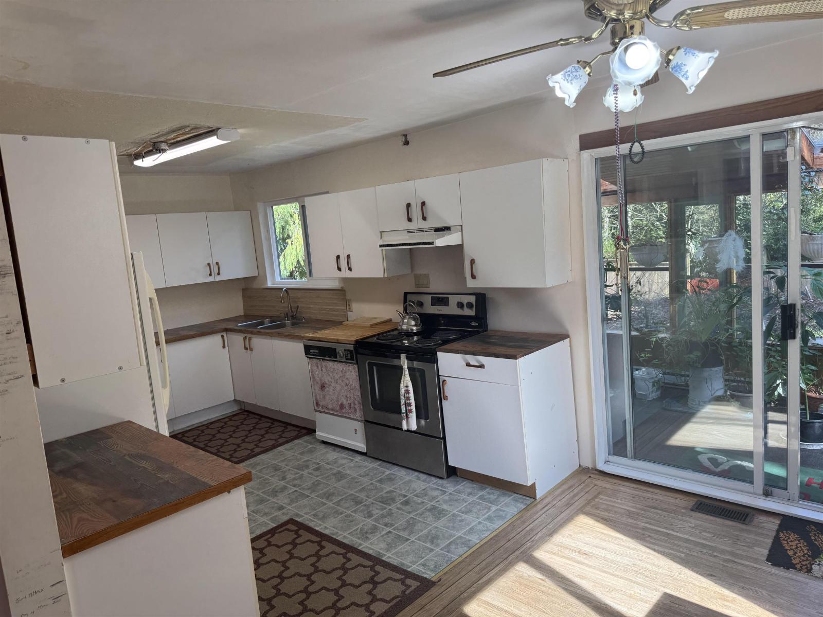 7048 140a Street, Surrey, British Columbia  V3W 5L5 - Photo 11 - R3106675