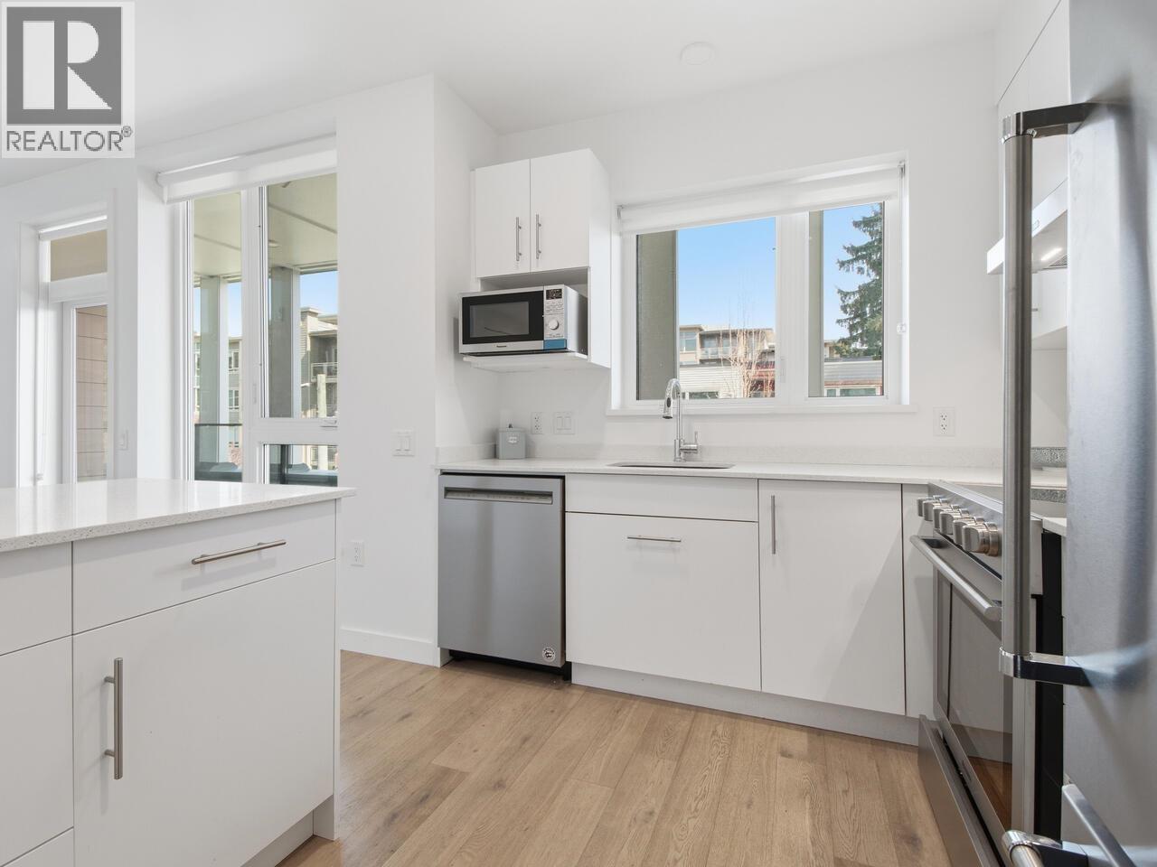 405 2137 Chesterfield Avenue, North Vancouver, British Columbia  V7M 2P7 - Photo 3 - R3106650