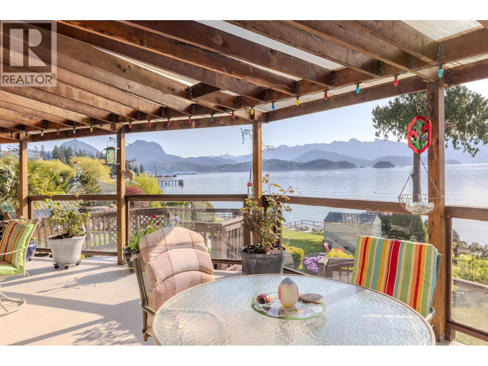 1162 Point Road, Gibsons, British Columbia  V0N 1V1 - Photo 10 - R3106952