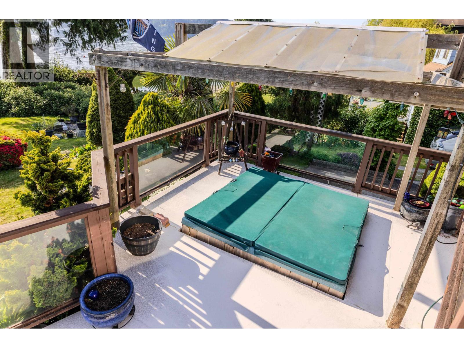 1162 Point Road, Gibsons, British Columbia  V0N 1V1 - Photo 11 - R3106952