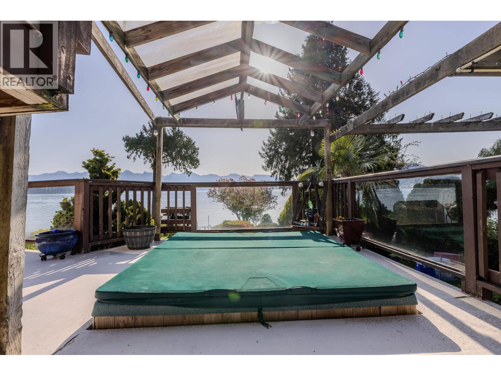 1162 Point Road, Gibsons, British Columbia  V0N 1V1 - Photo 12 - R3106952