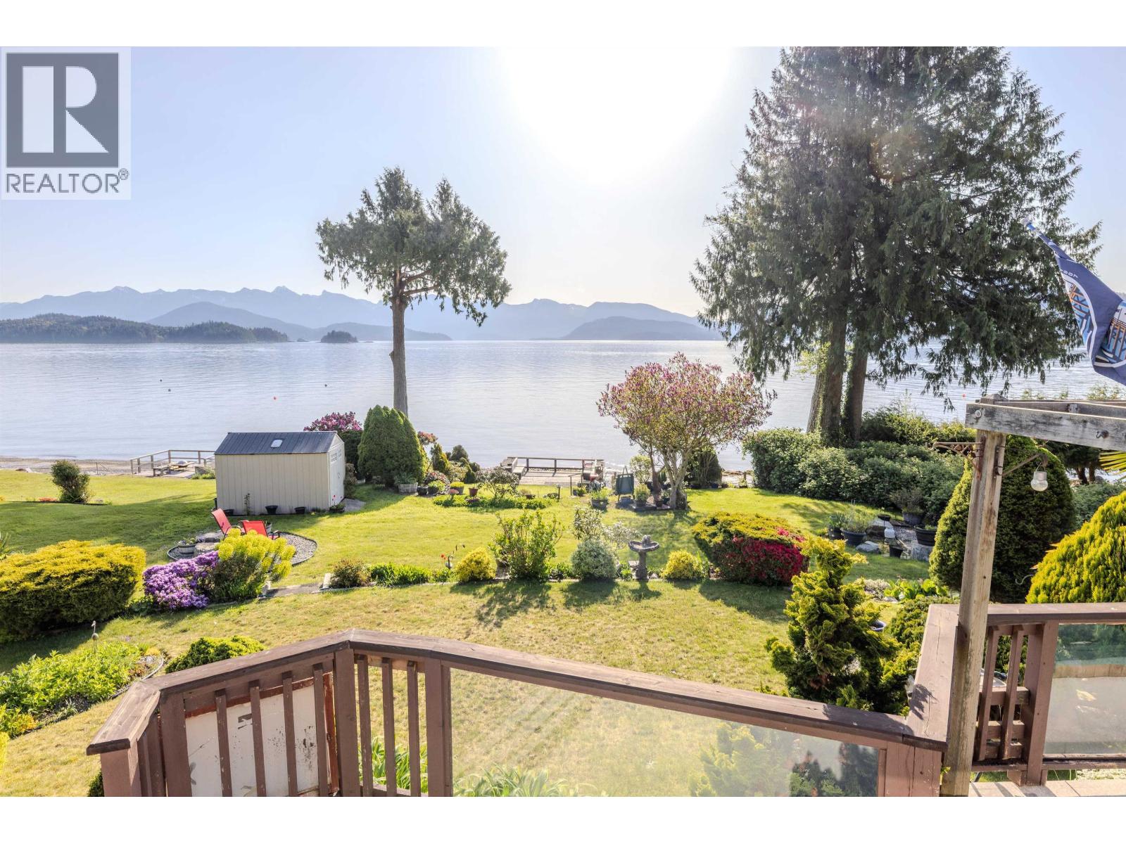 1162 Point Road, Gibsons, British Columbia  V0N 1V1 - Photo 13 - R3106952