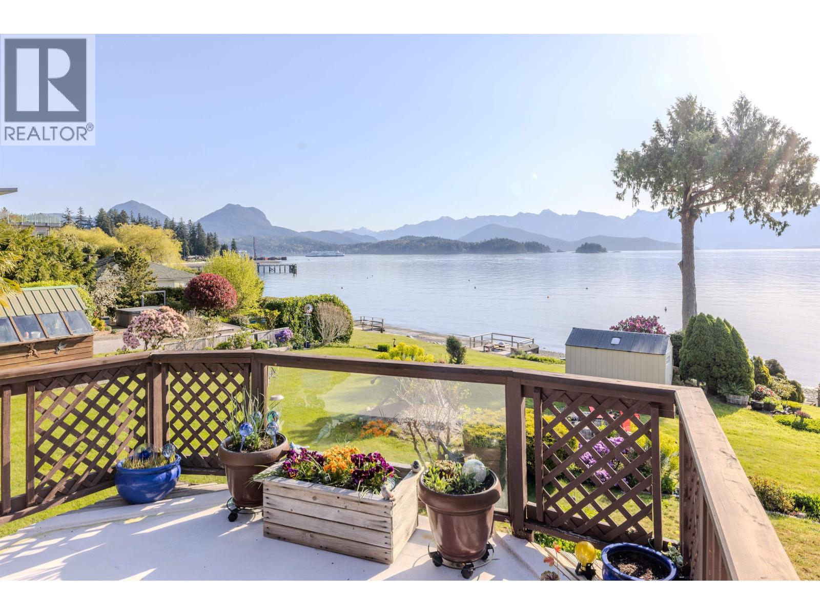 1162 Point Road, Gibsons, British Columbia  V0N 1V1 - Photo 14 - R3106952