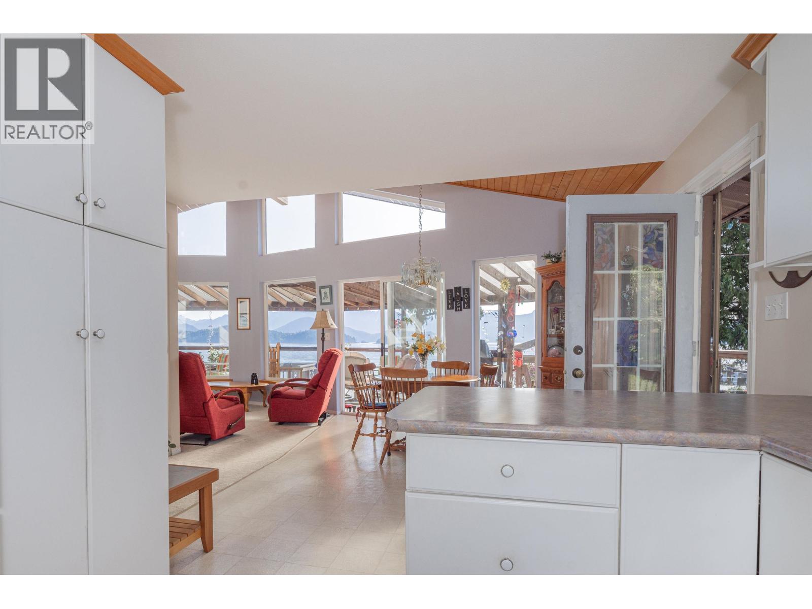 1162 Point Road, Gibsons, British Columbia  V0N 1V1 - Photo 20 - R3106952