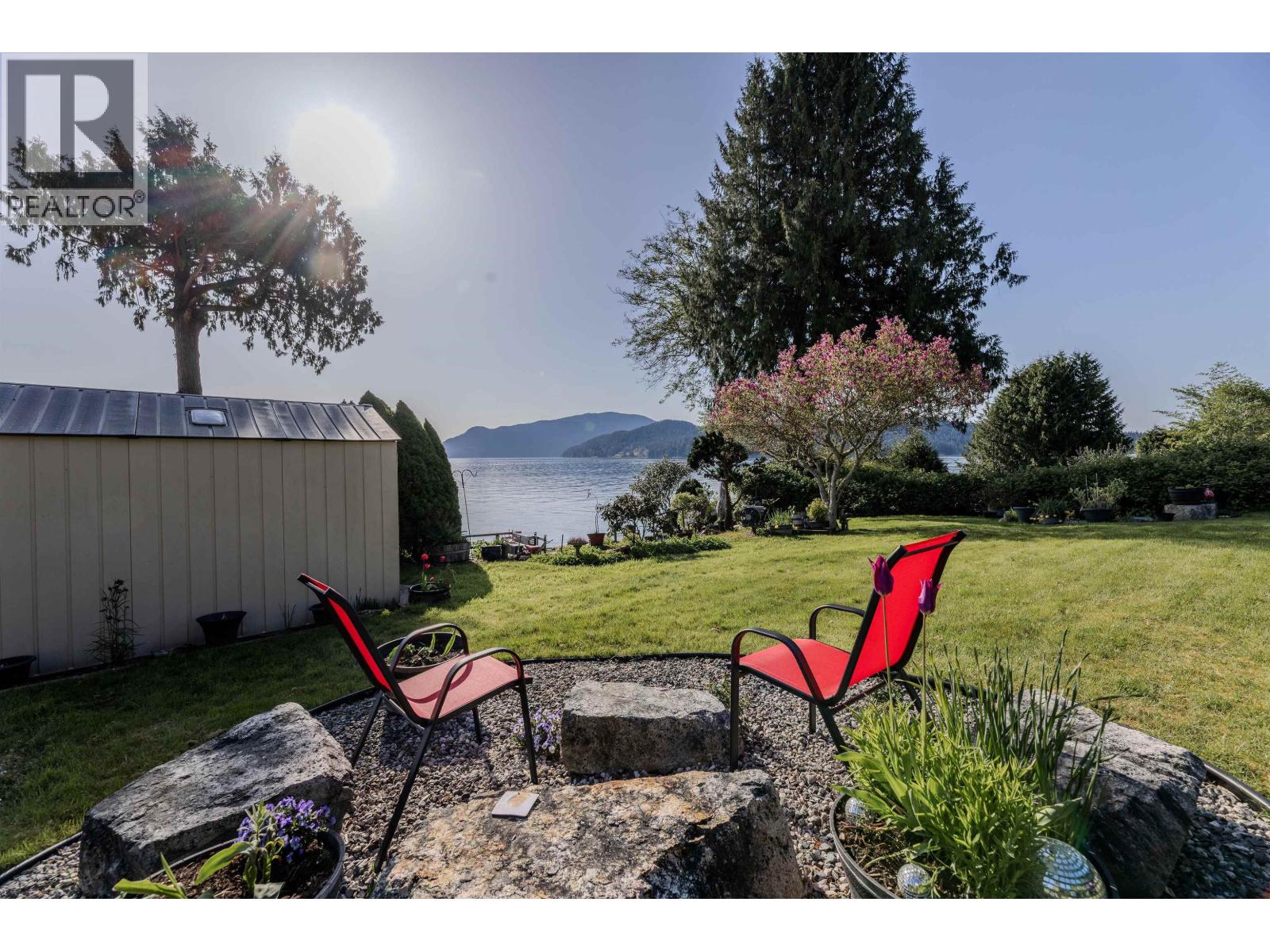 1162 Point Road, Gibsons, British Columbia  V0N 1V1 - Photo 8 - R3106952