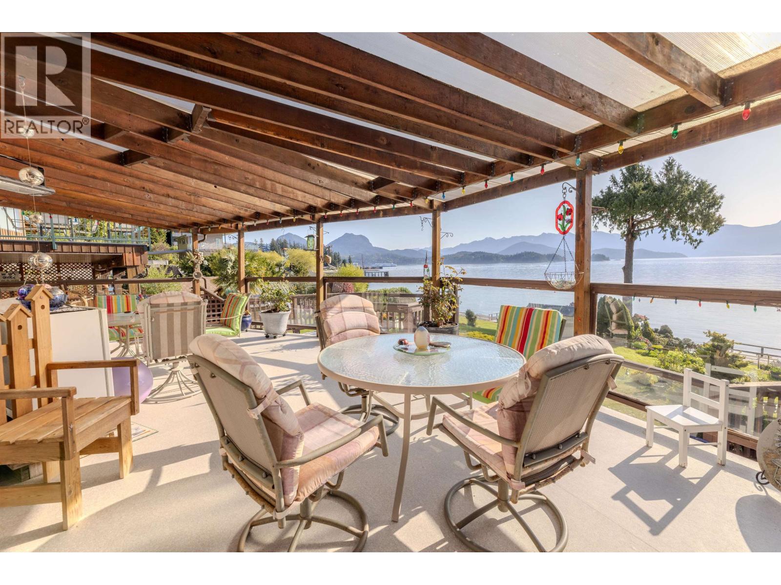 1162 Point Road, Gibsons, British Columbia  V0N 1V1 - Photo 9 - R3106952