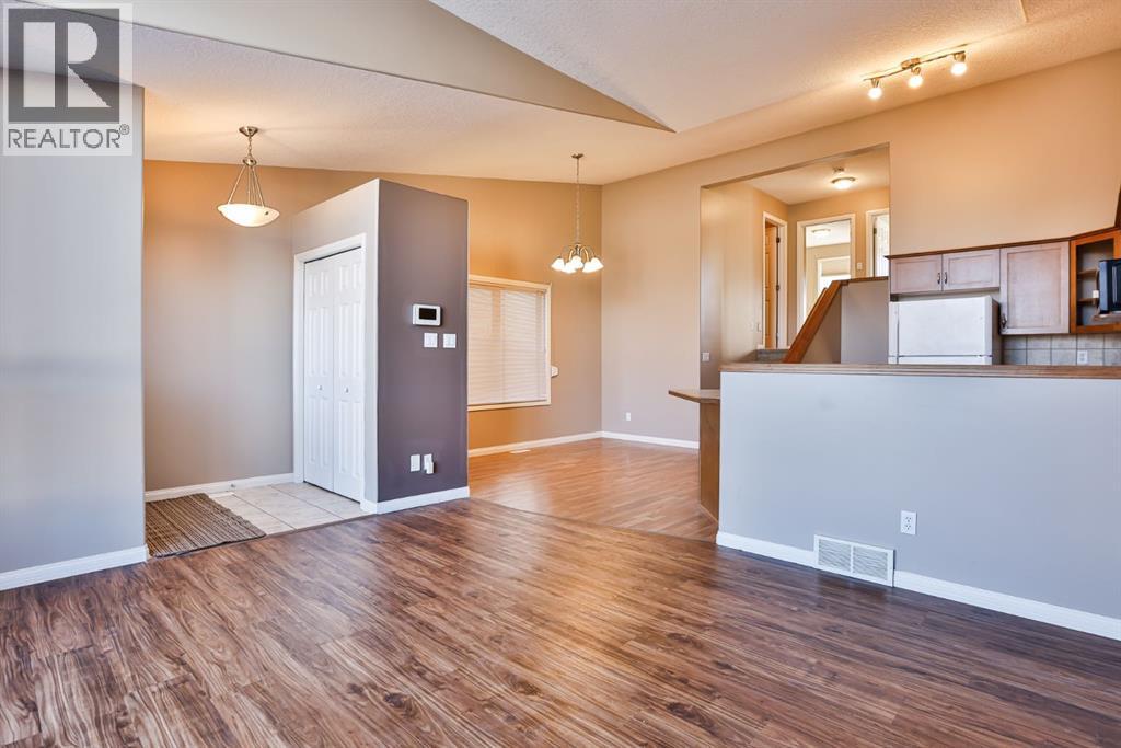 326 Lynx Crescent N, Lethbridge, Alberta  T1H 6X7 - Photo 3 - A2286677