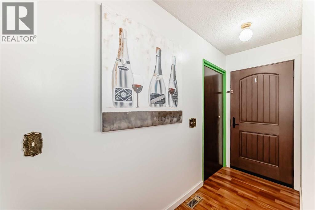 164 Rundlefield Crescent NE, Calgary, Alberta  T1Y 2V5 - Photo 3 - A2296227