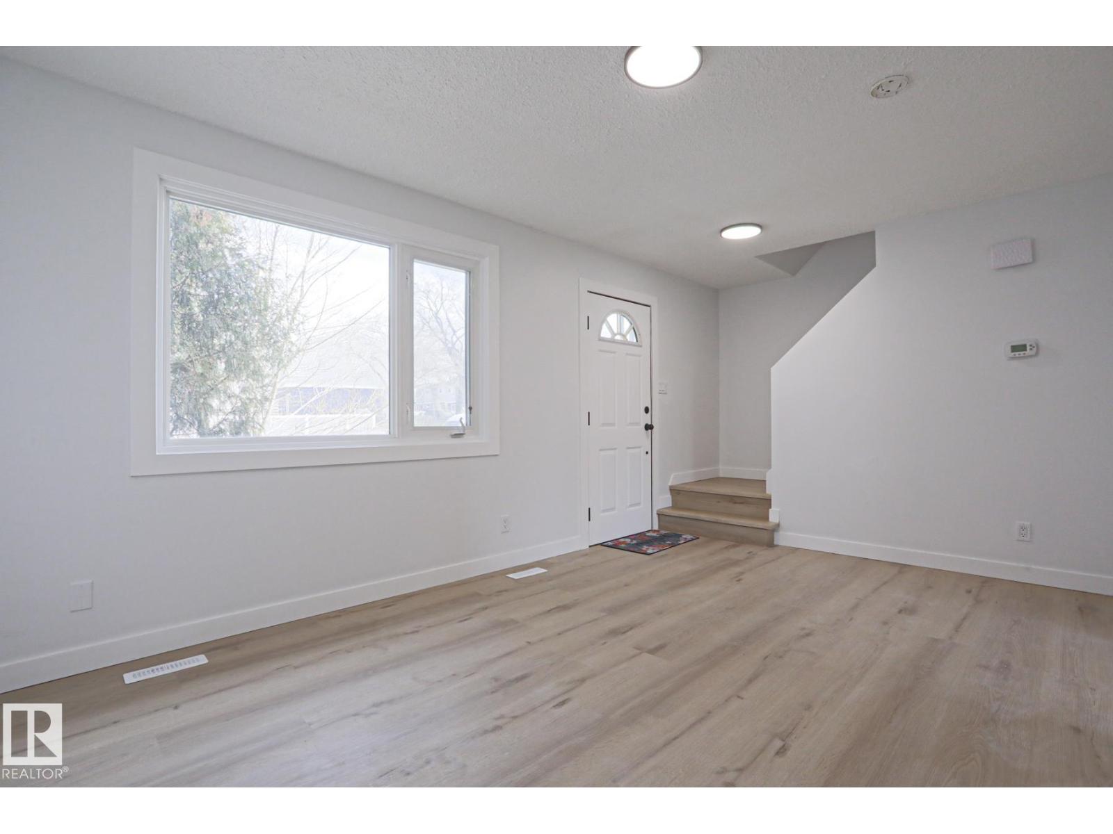 32 Habitat Cr Nw, Edmonton, Alberta  T5A 2X7 - Photo 4 - E4480706