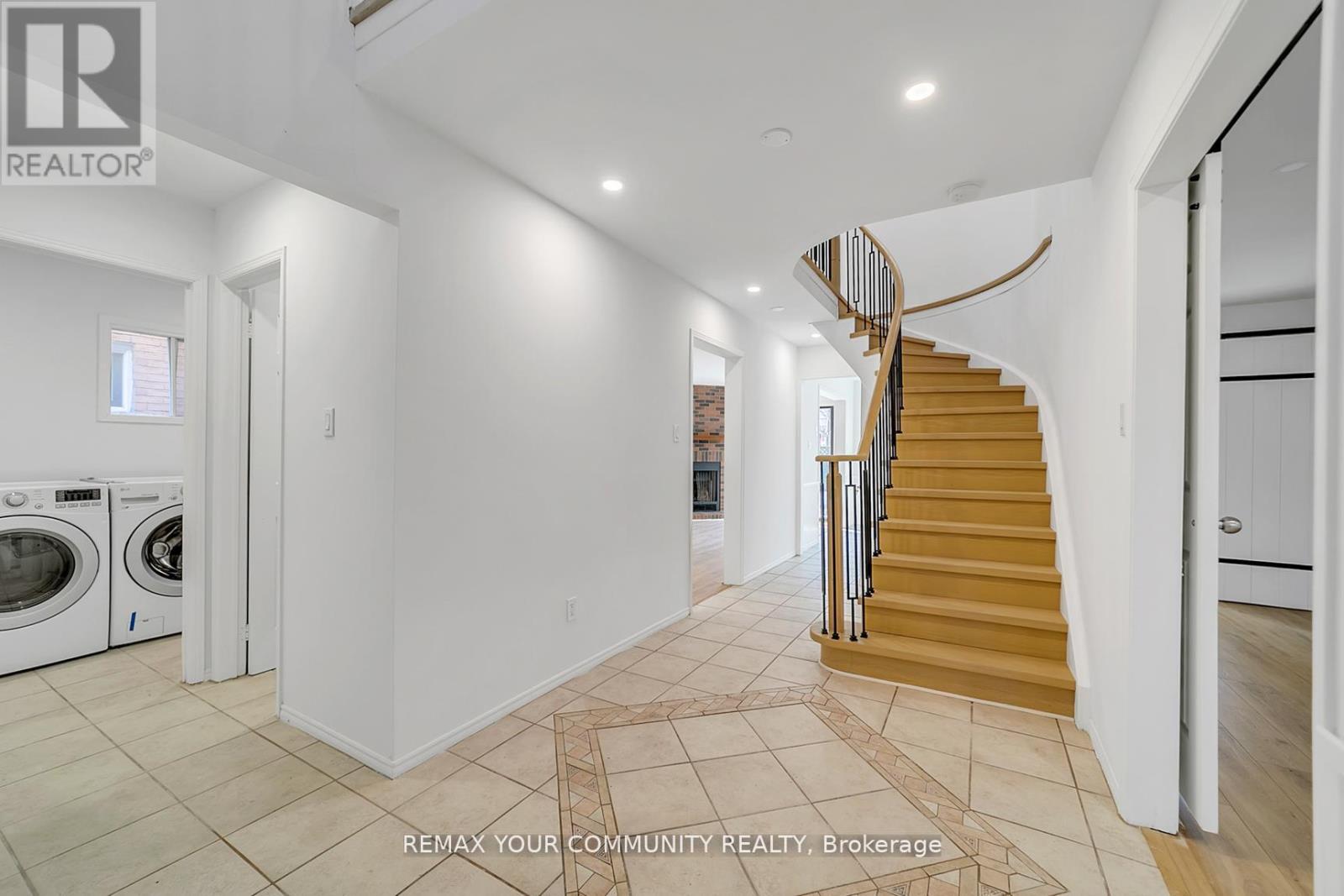 391 Hickling Trail, Barrie, Ontario  L4M 6A9 - Photo 7 - S12957850