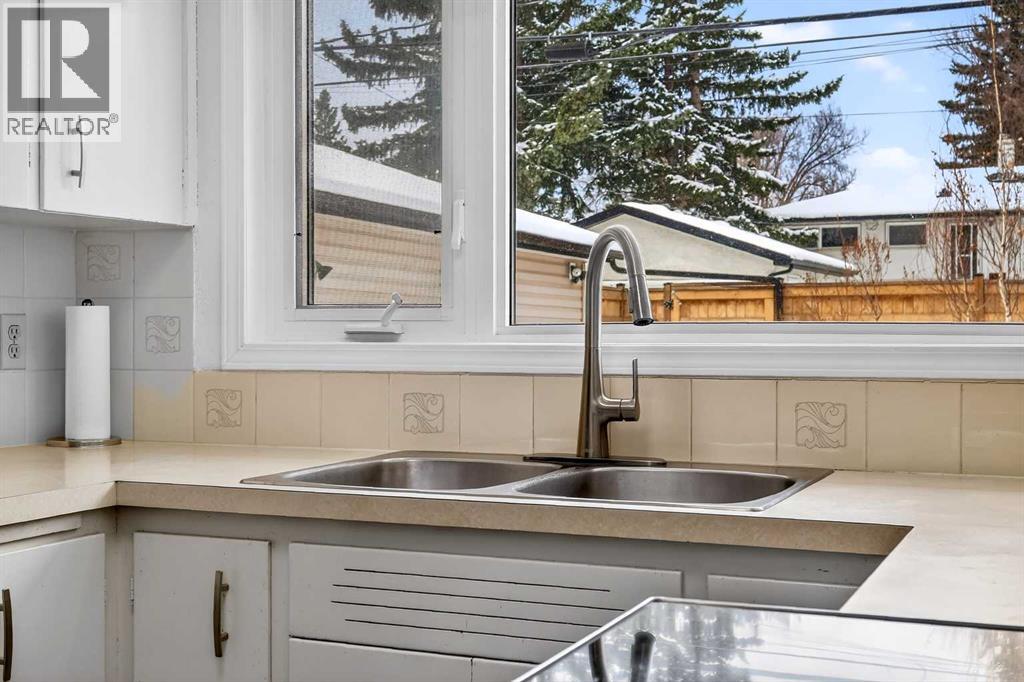 33 Warwick Drive SW, Calgary, Alberta  T3C 2R5 - Photo 16 - A2297421