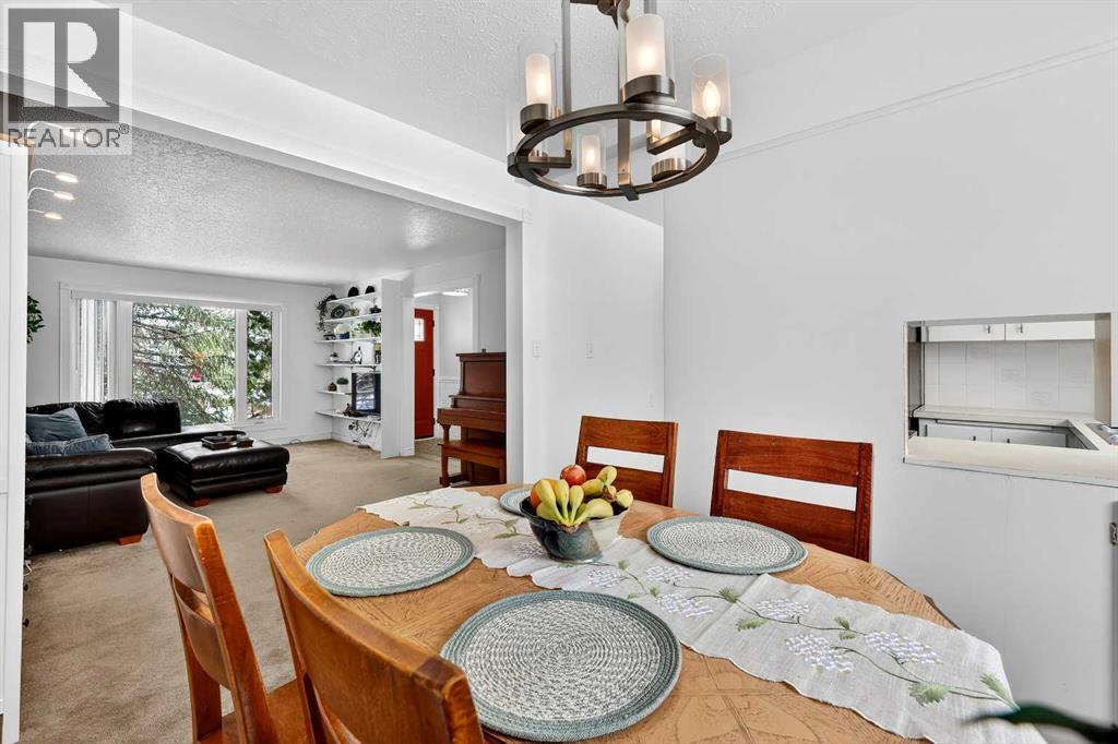 33 Warwick Drive SW, Calgary, Alberta  T3C 2R5 - Photo 13 - A2297421