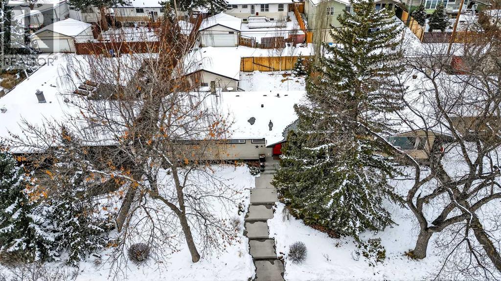 33 Warwick Drive SW, Calgary, Alberta  T3C 2R5 - Photo 4 - A2297421