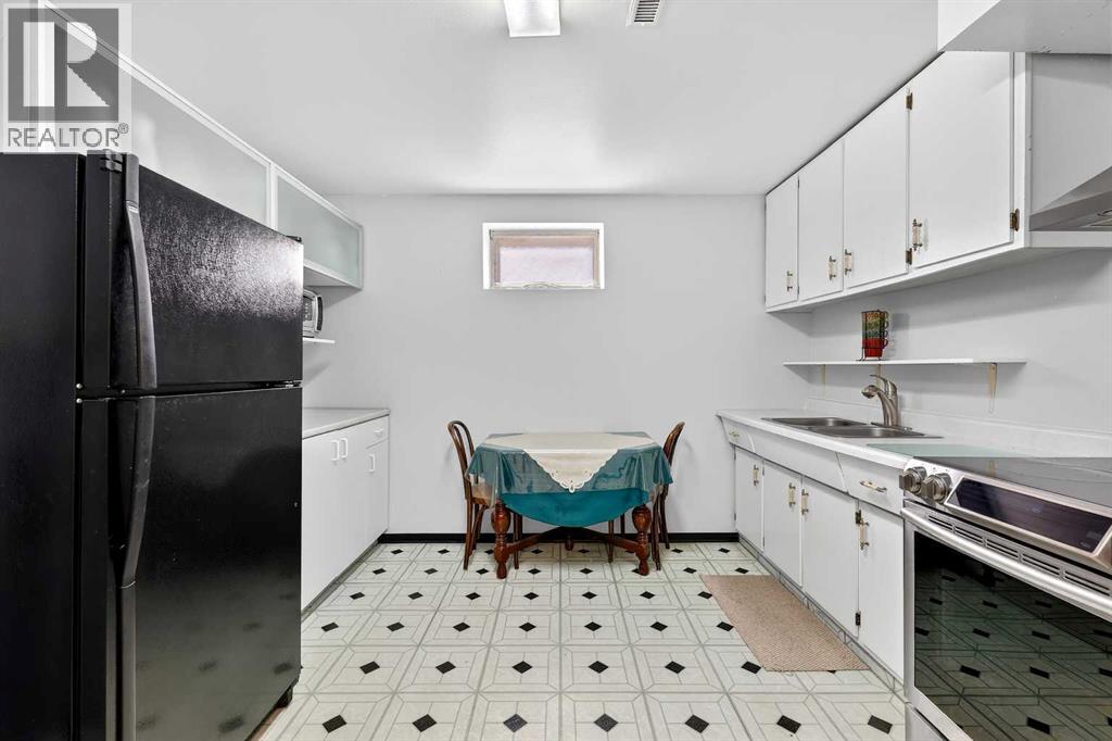 33 Warwick Drive SW, Calgary, Alberta  T3C 2R5 - Photo 34 - A2297421