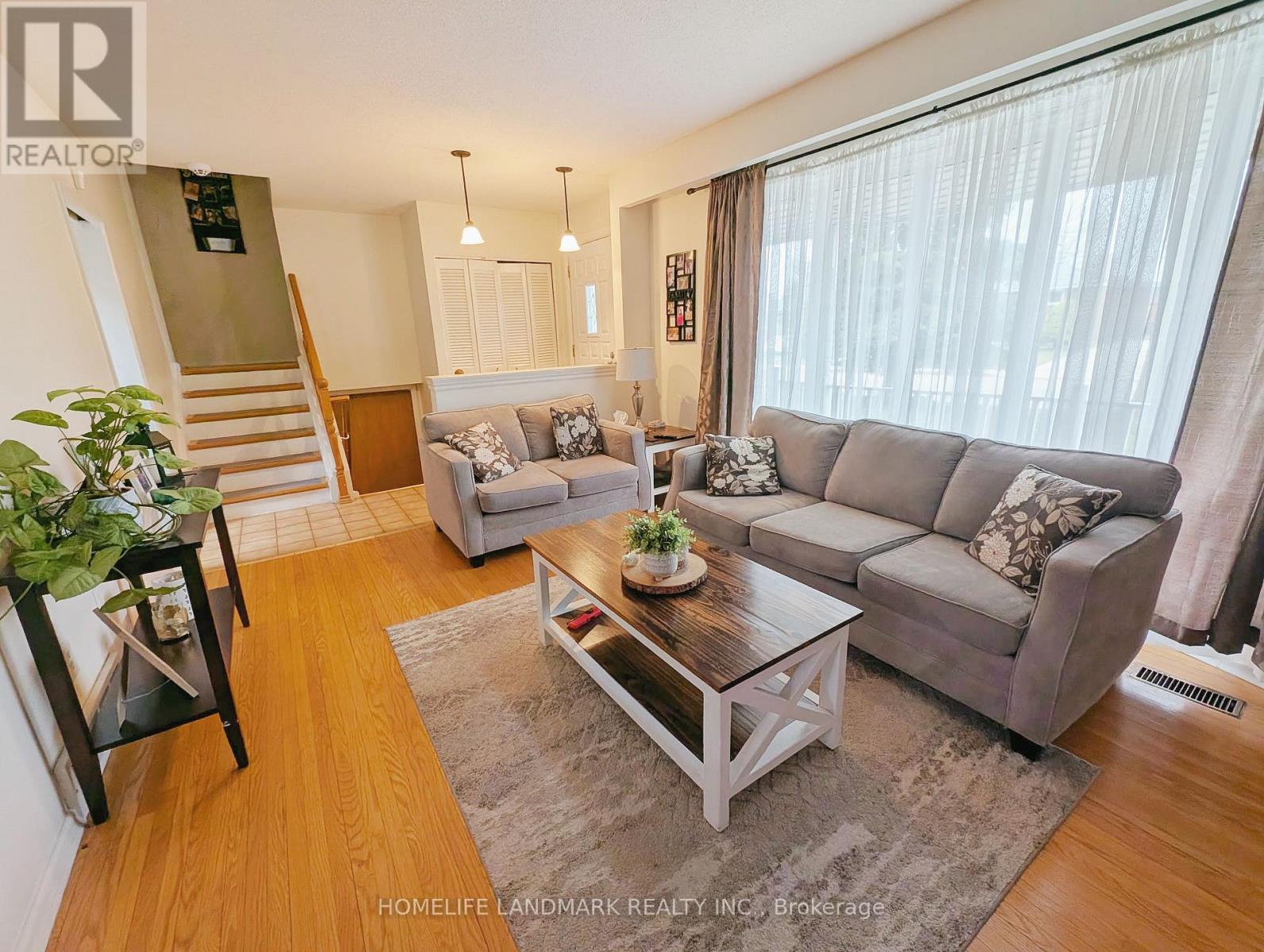 14 Lorraine Drive, Hamilton, Ontario  L8T 3R7 - Photo 2 - X12957854