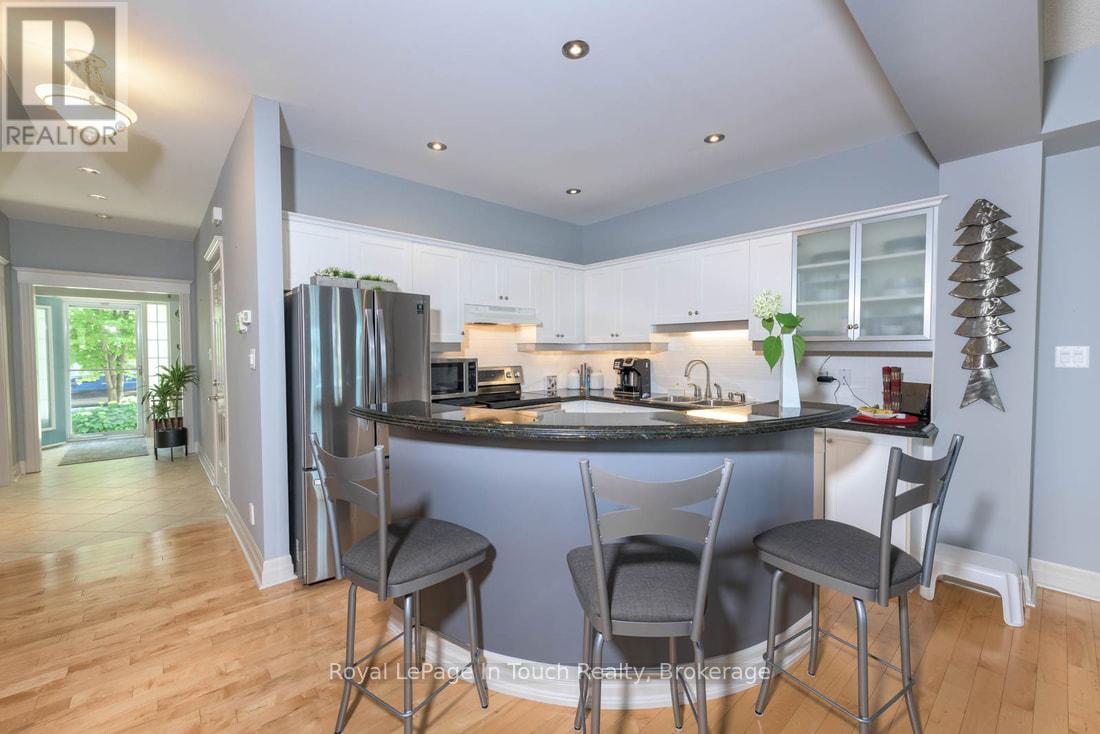 102 Wycliffe Cove, Tay, Ontario  L0K 2A0 - Photo 35 - S12808570